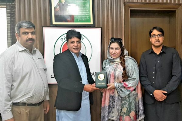 2018 11 07 – Red Crescent Honors H.E Raheela Khan With Humanitarian Award – Islamabad