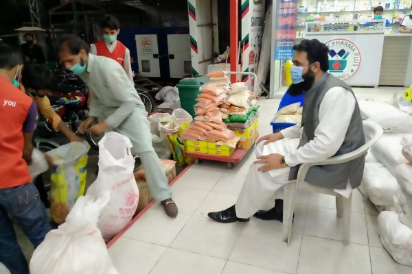 2021 04 27 – Inner Voice Ambassador RANA MUHAMMAD ZUBAIR Organizing RAMADAN FOOD RATIONS and IFTAAR MEALS