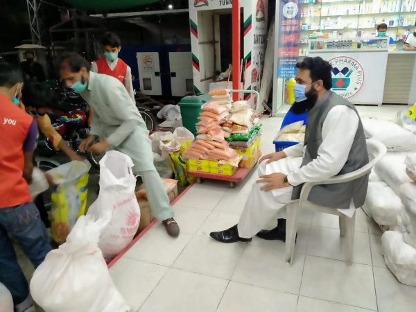 2021 04 27 – Inner Voice Ambassador RANA MUHAMMAD ZUBAIR Organizing RAMADAN FOOD RATIONS and IFTAAR MEALS