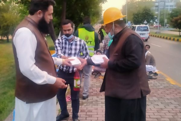 2022 04 23 – Inner Voice Ambassador RANA MUHAMMAD ZUBAIR Organizes various IFTAAR MEALS During Ramadan 2022