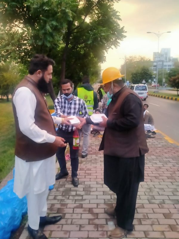 2022 04 23 – Inner Voice Ambassador RANA MUHAMMAD ZUBAIR Organizes various IFTAAR MEALS During Ramadan 2022