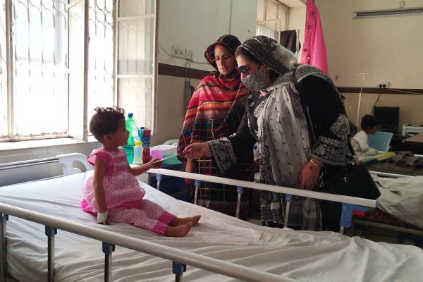 2022 05 03 H.E RAHEELA KHAN’s FIRST DAY of EID-UL-FITR With HOSPITALIZED INFANTS At BENAZIR HOSPITAL Rawalpindi